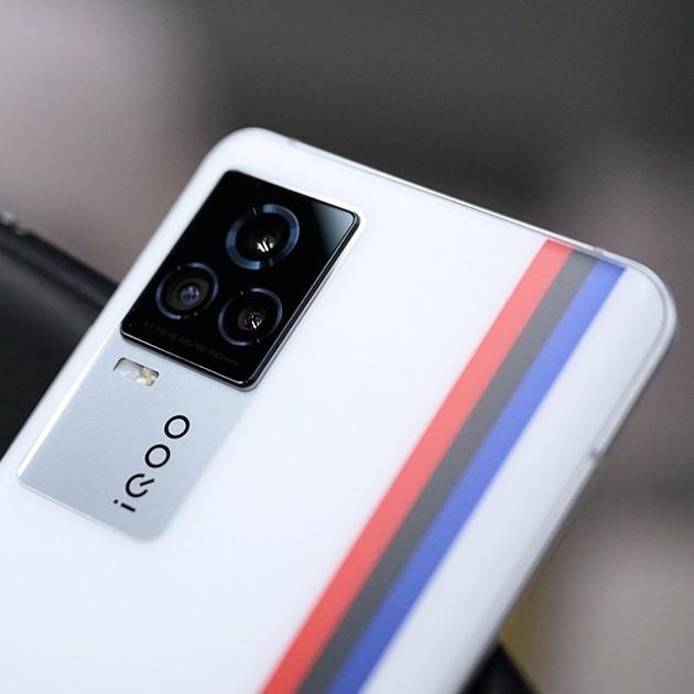 手机中的M4!vivo iQOO7 5G 传奇版!